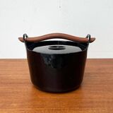 Black enamelled cast iron pot with a teak handle in mid-century style by Timo Sarpaneva for Rosenlew of Finland, 1960s.