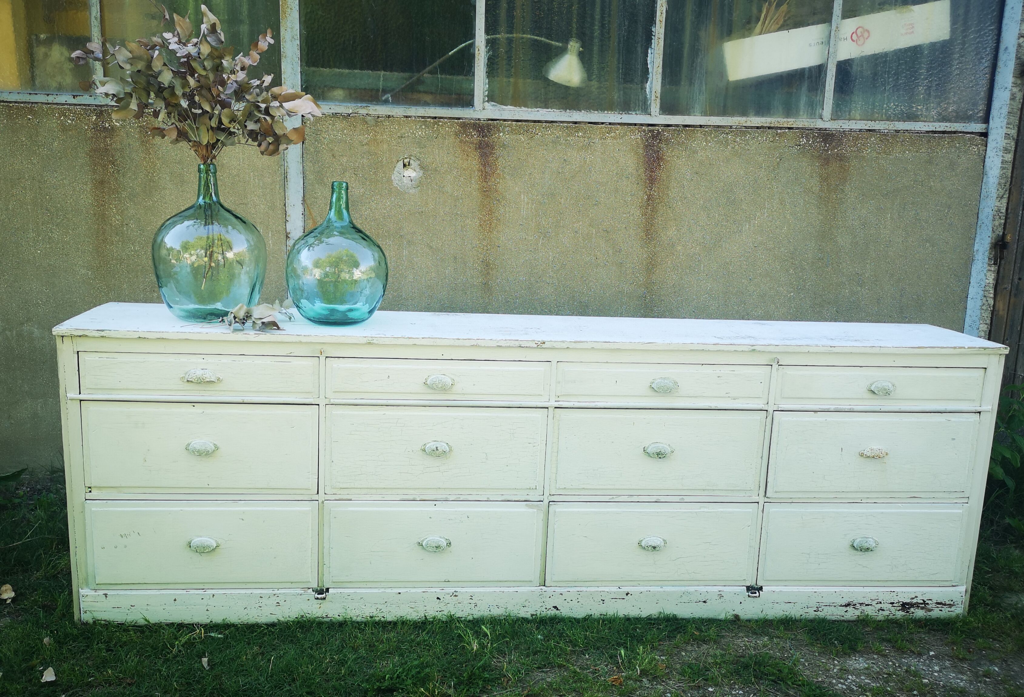 White craft furniture