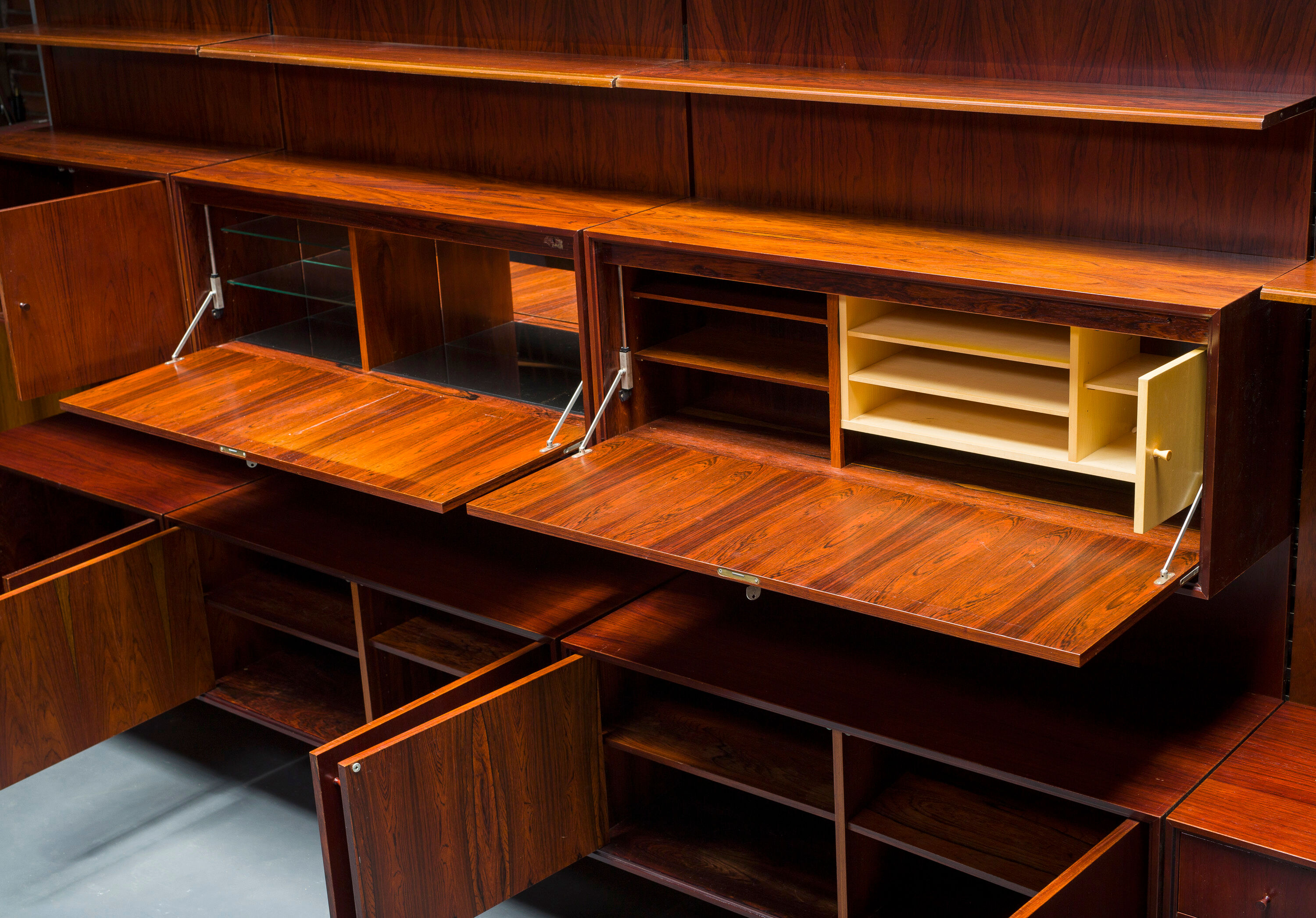 German Rosewood Modular Wall Shelves by IDEE Mobel, 1960s, Set of 25