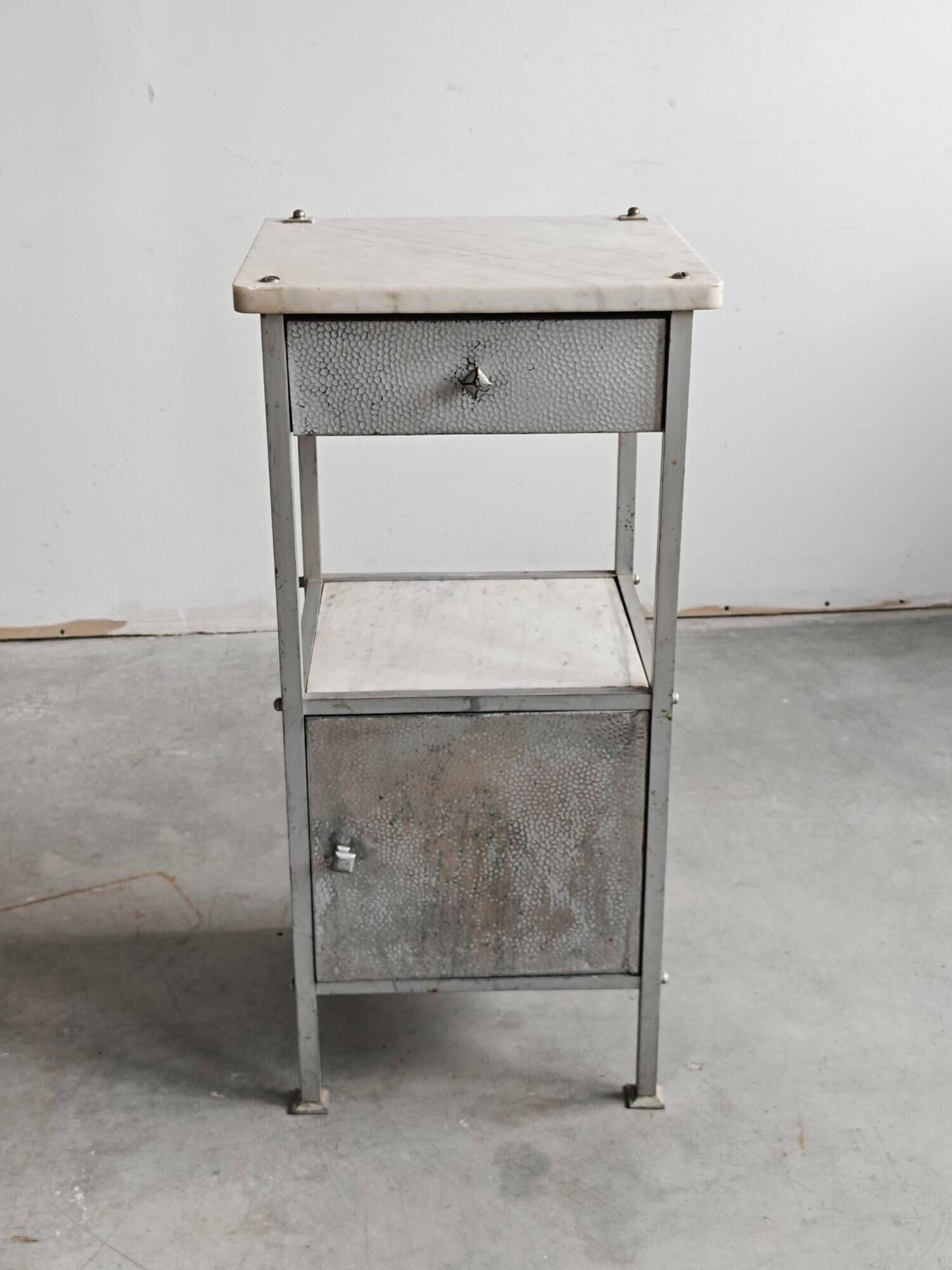 Secessionist furniture in marble and nickel-plated brass
