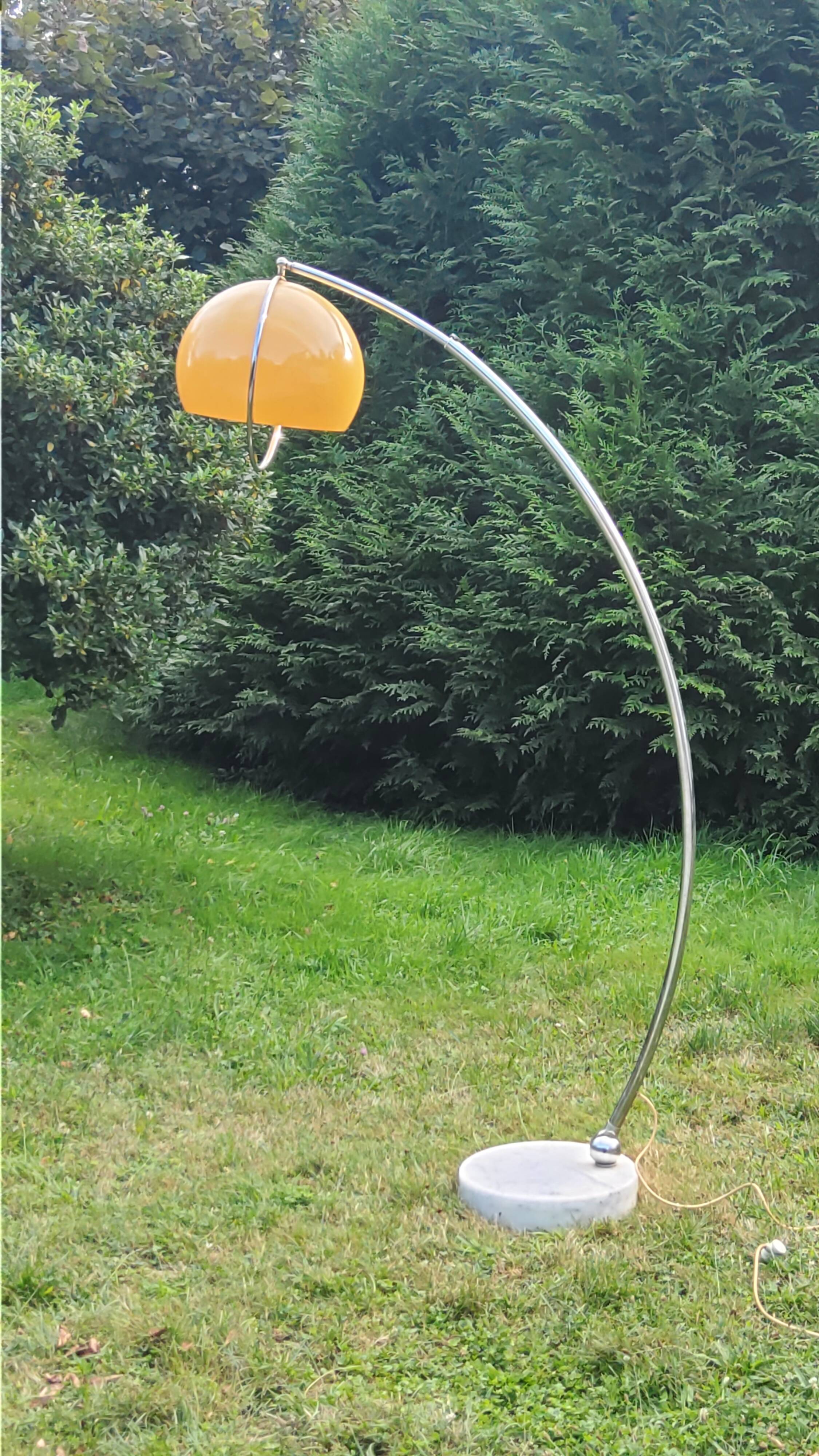 Arco telescopic design floor lamp from the 70s, marble base, chrome rod, plastic lampshade