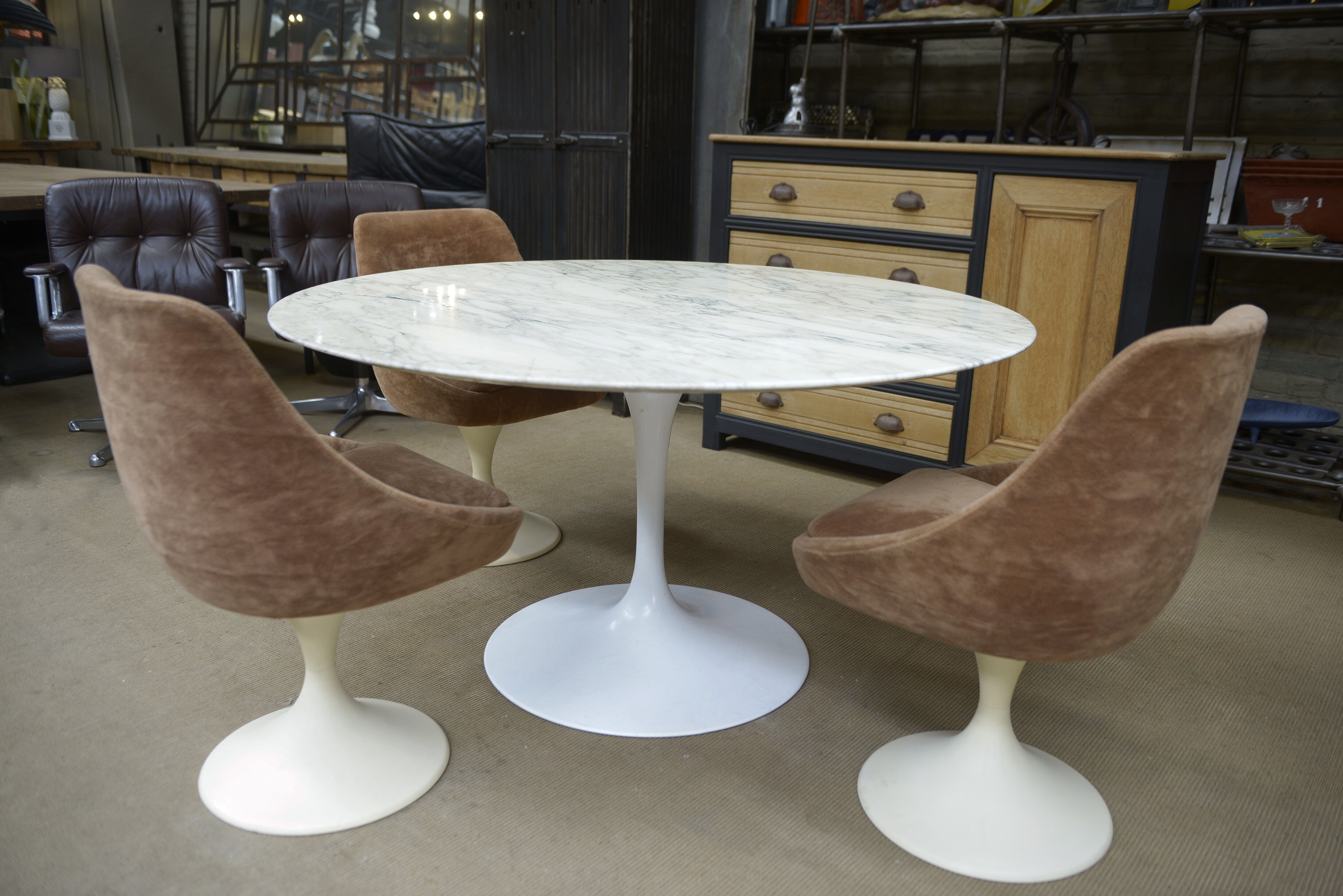 Round table "tulip 137" in marble, Eero Saarinen, Knoll 1960
