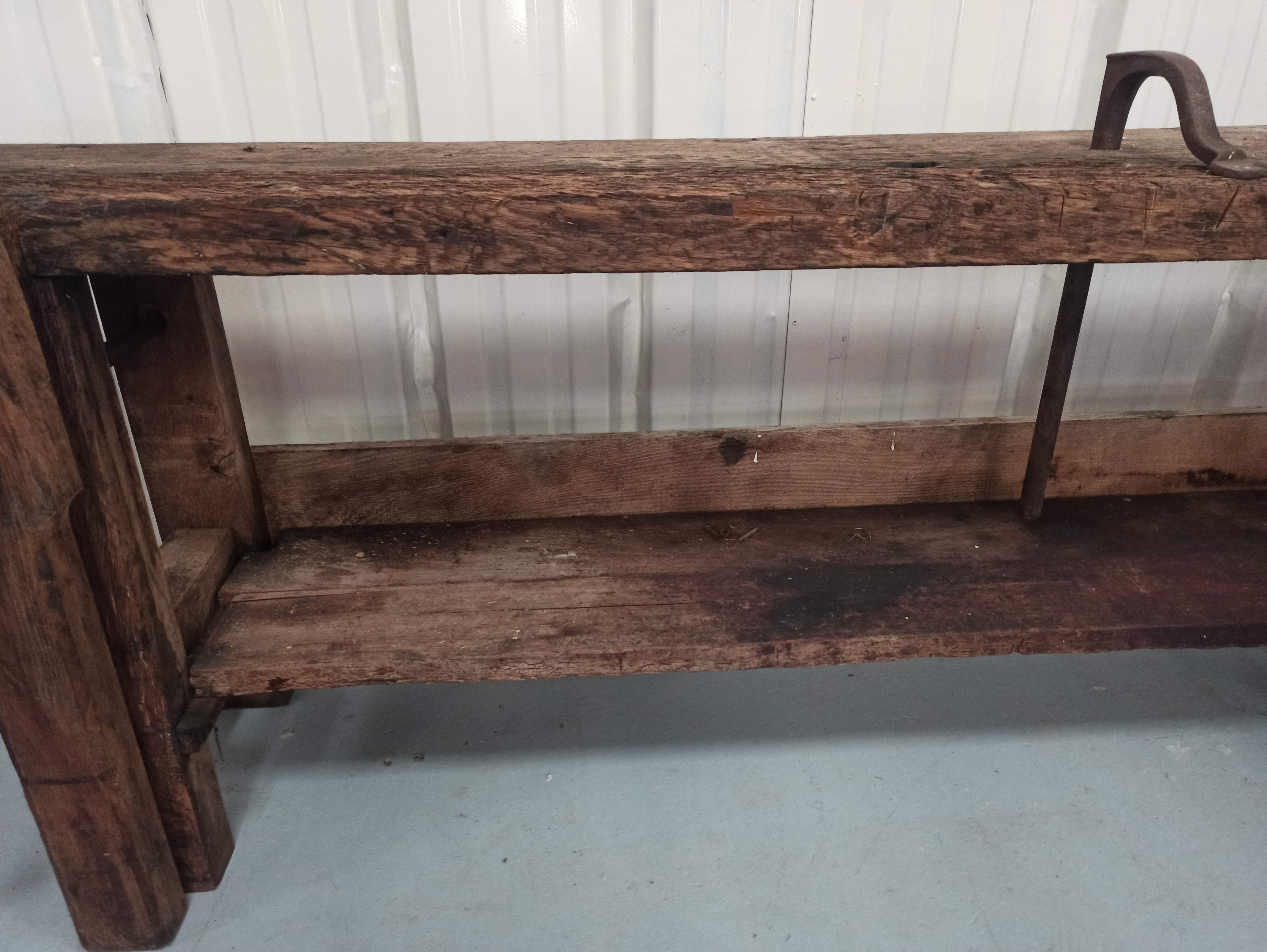 2m40 - Large old wooden workbench - vice - valet