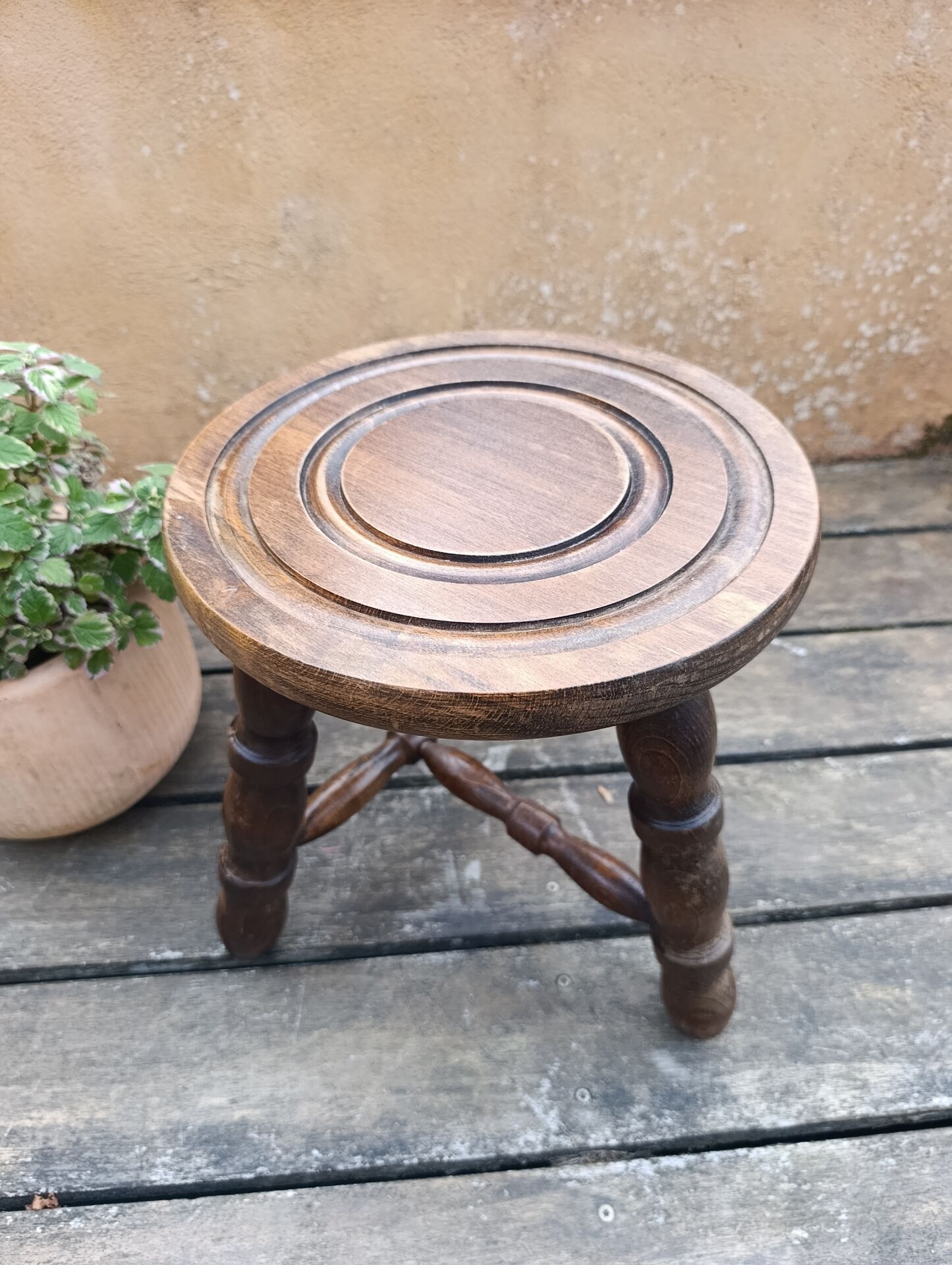 Tabouret tripode bois massif | art populaire