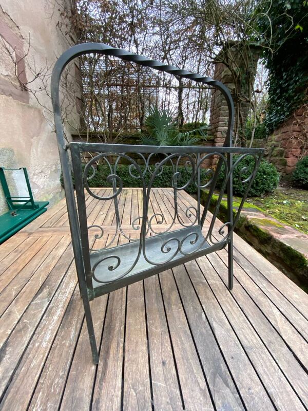 Porte-revue Art Deco en fer forgé patine bronze vers 1930-1940
