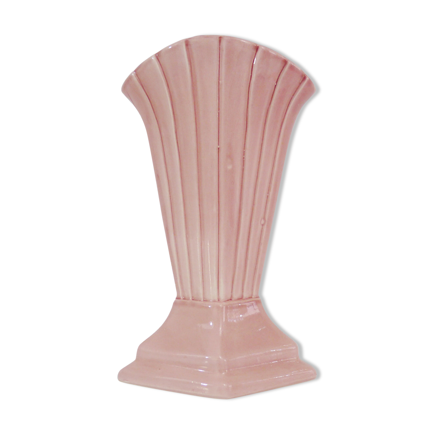 Vintage shell vase in pink ceramic from the 50s