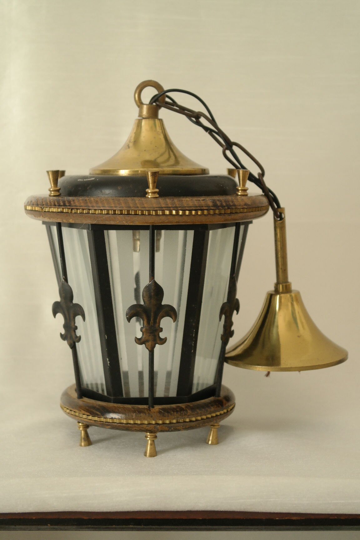 Suspension lantern of vestibule vintage fleurs-de-lys