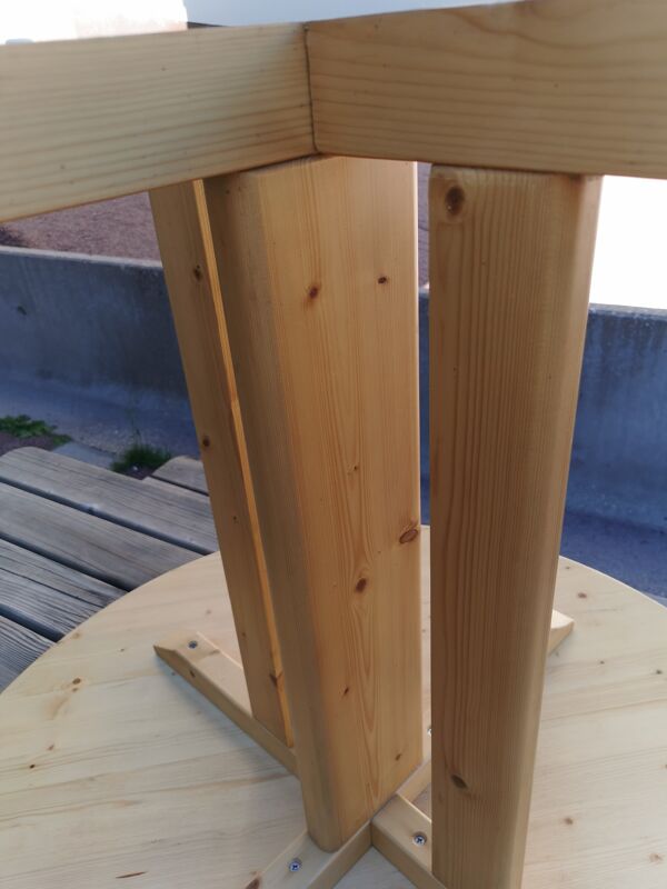 Table ronde en pin mobilier Les Arcs