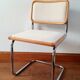 Chaise b32 Marcel Breuer en tissu bouclette fine
