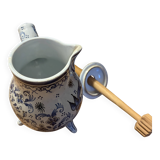 Antique chocolate pot in faience with its original whisk.