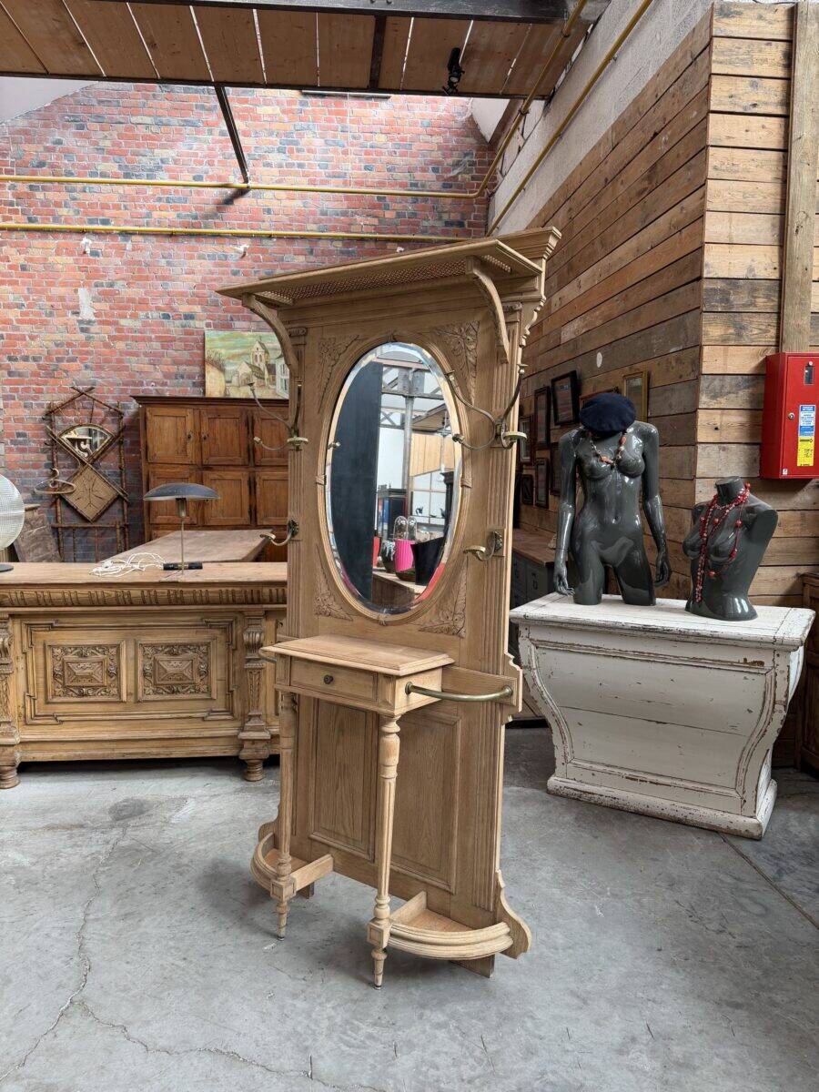 Entrance hall wardrobe from the early 20th century.