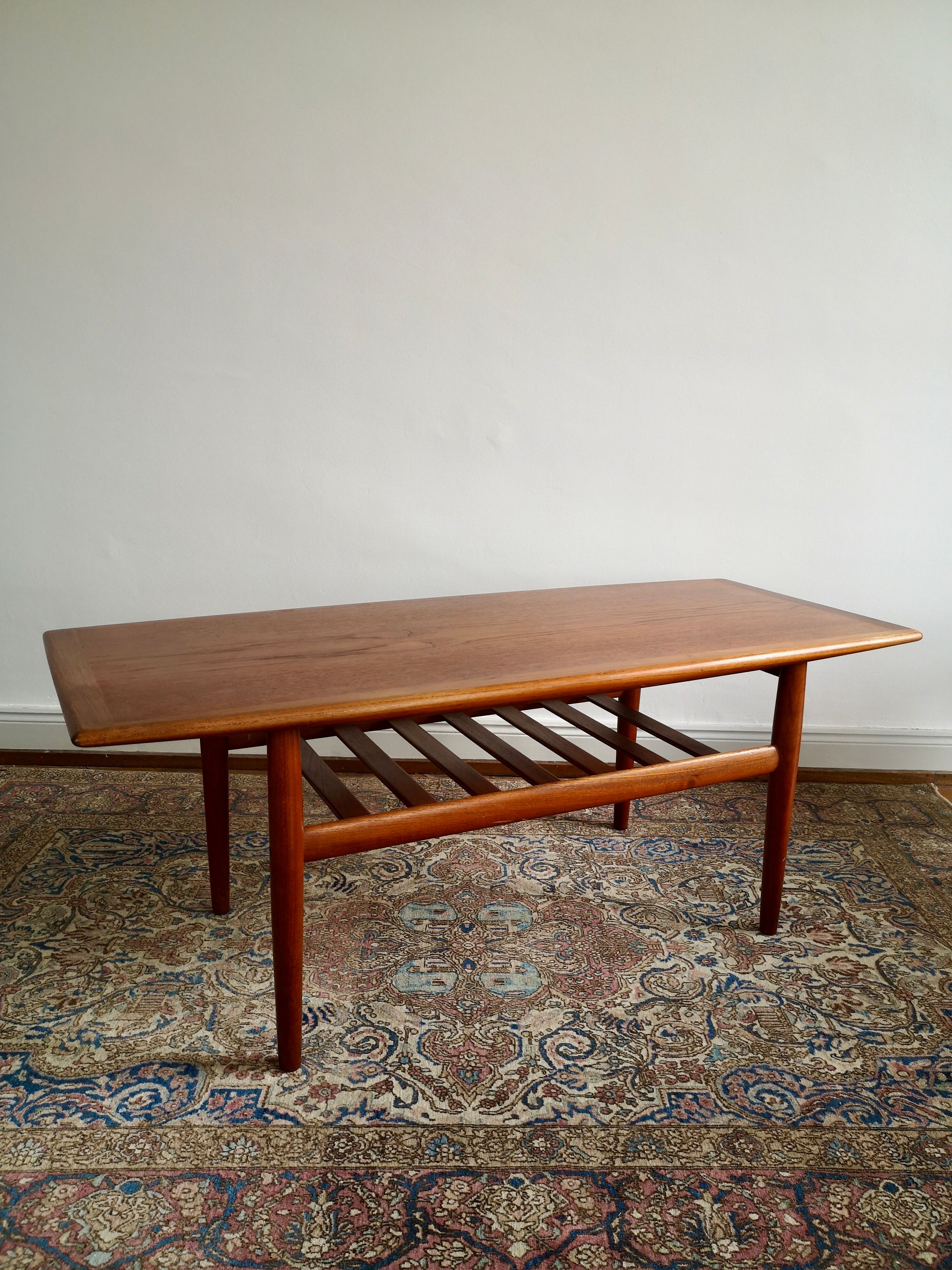 Scandinavian coffee table 60's model "GJ106" by Grete Jalk for Poul Jeppesen