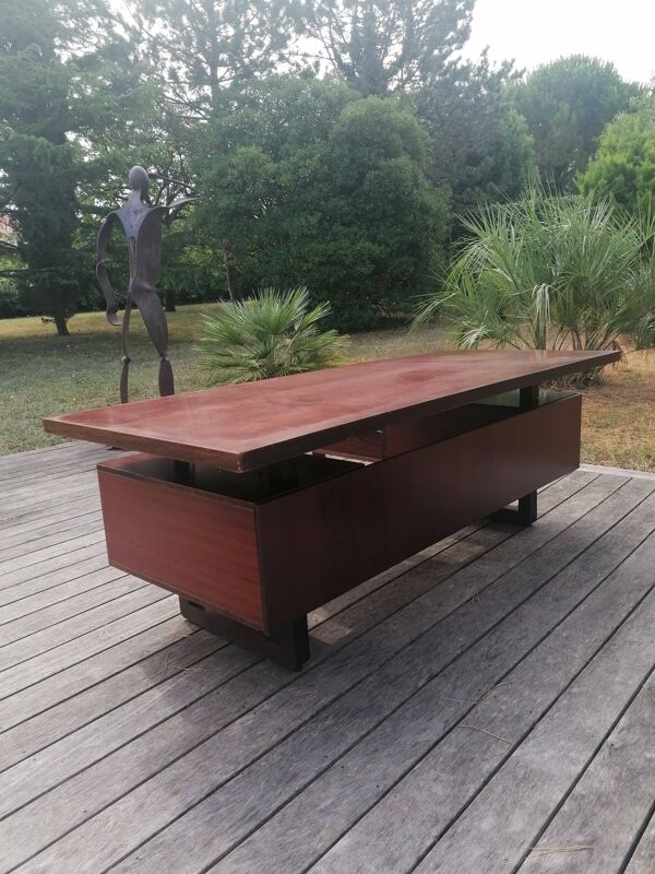 Bureau type ''direction