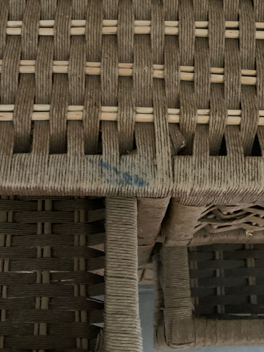 Side cabinet with drawers