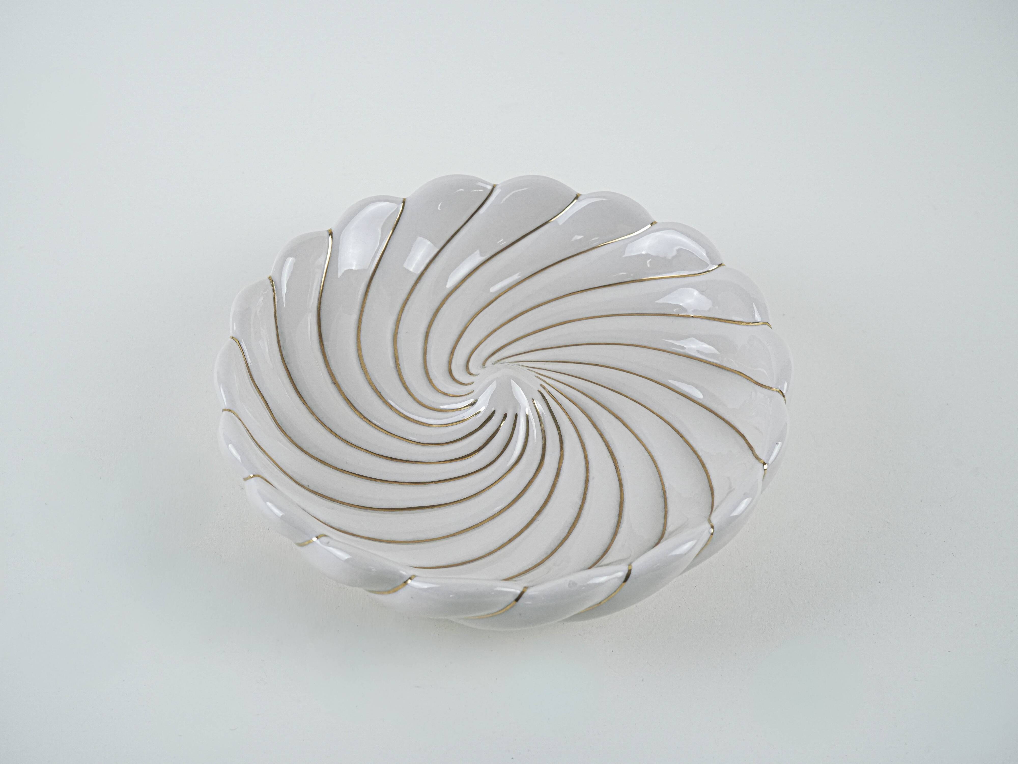 Ceramic decorative bowl, Italian design, 1980s, production: Italy
