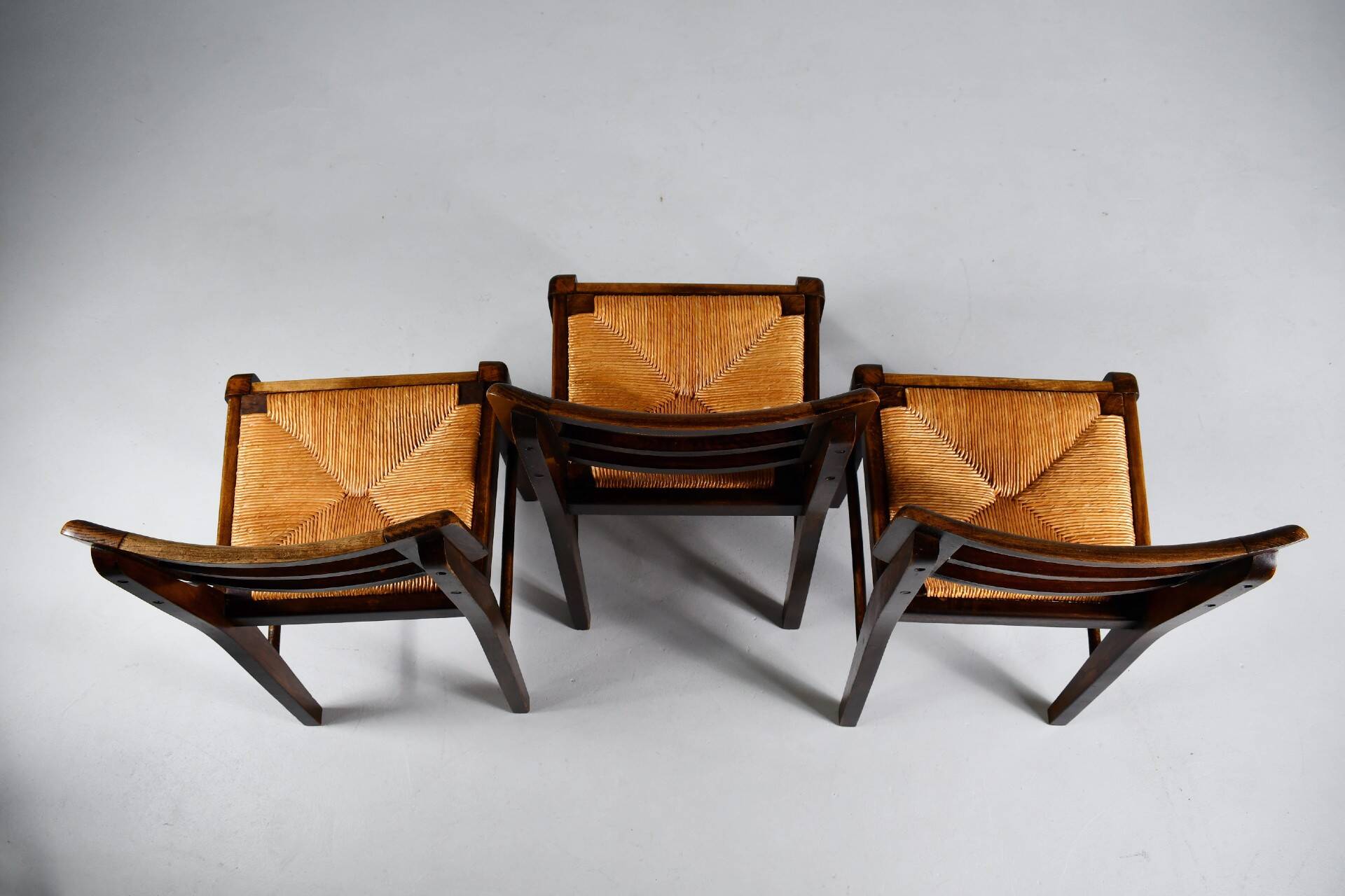 Suite de 3 chaises de Pierre Cruège datant des années 1950.