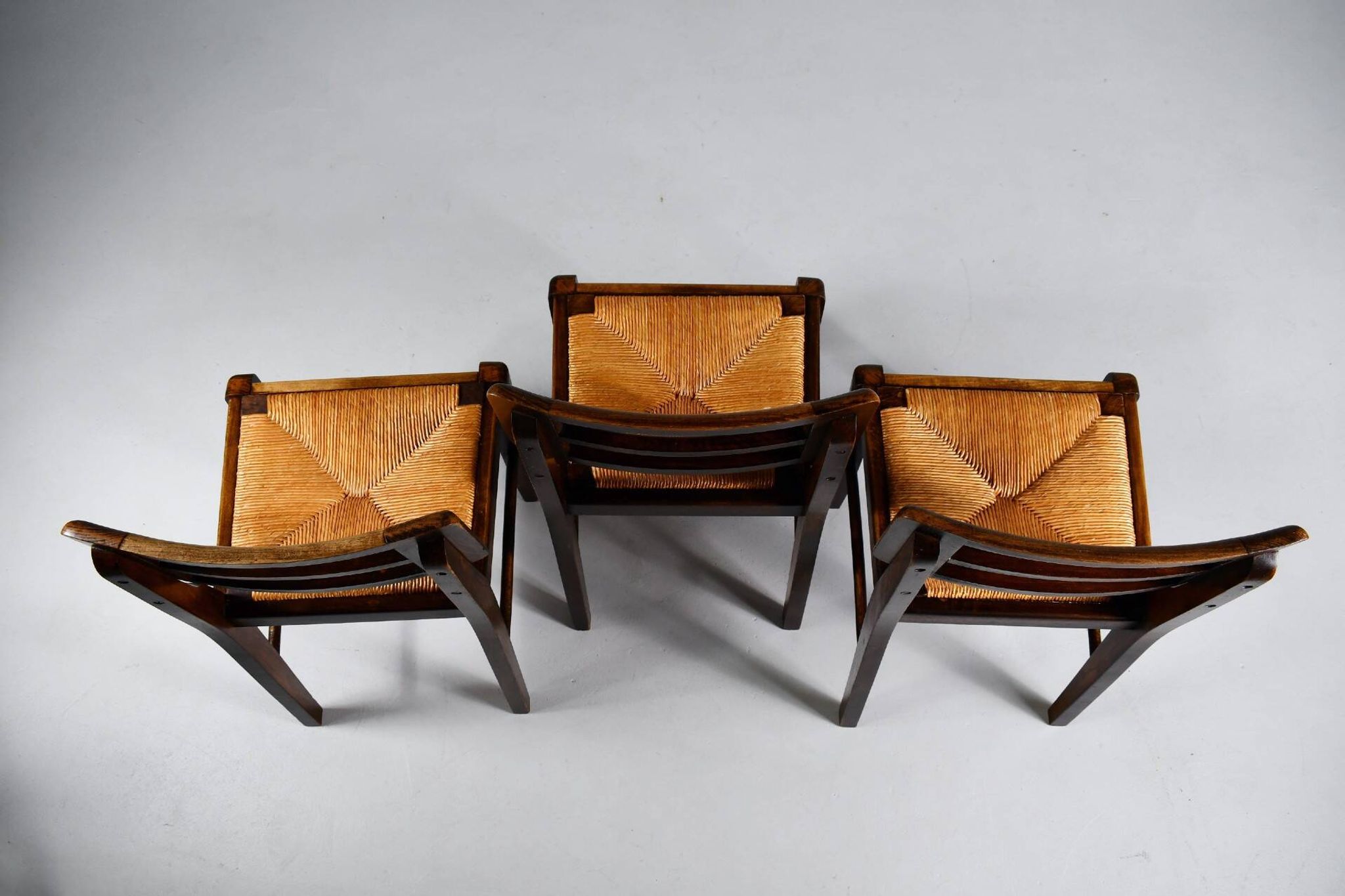 Suite de 3 chaises de Pierre Cruège datant des années 1950.