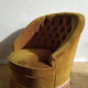 Fauteuil crapaud en velours doré