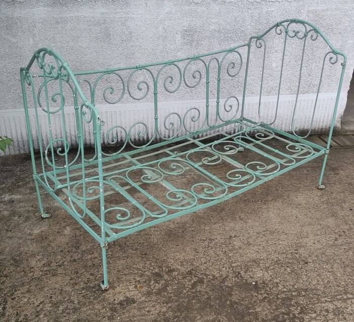 Lit enfant / banquette en fer forgé