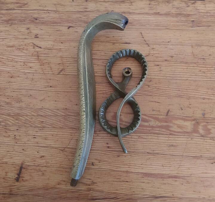 Cobra bronze lamp base