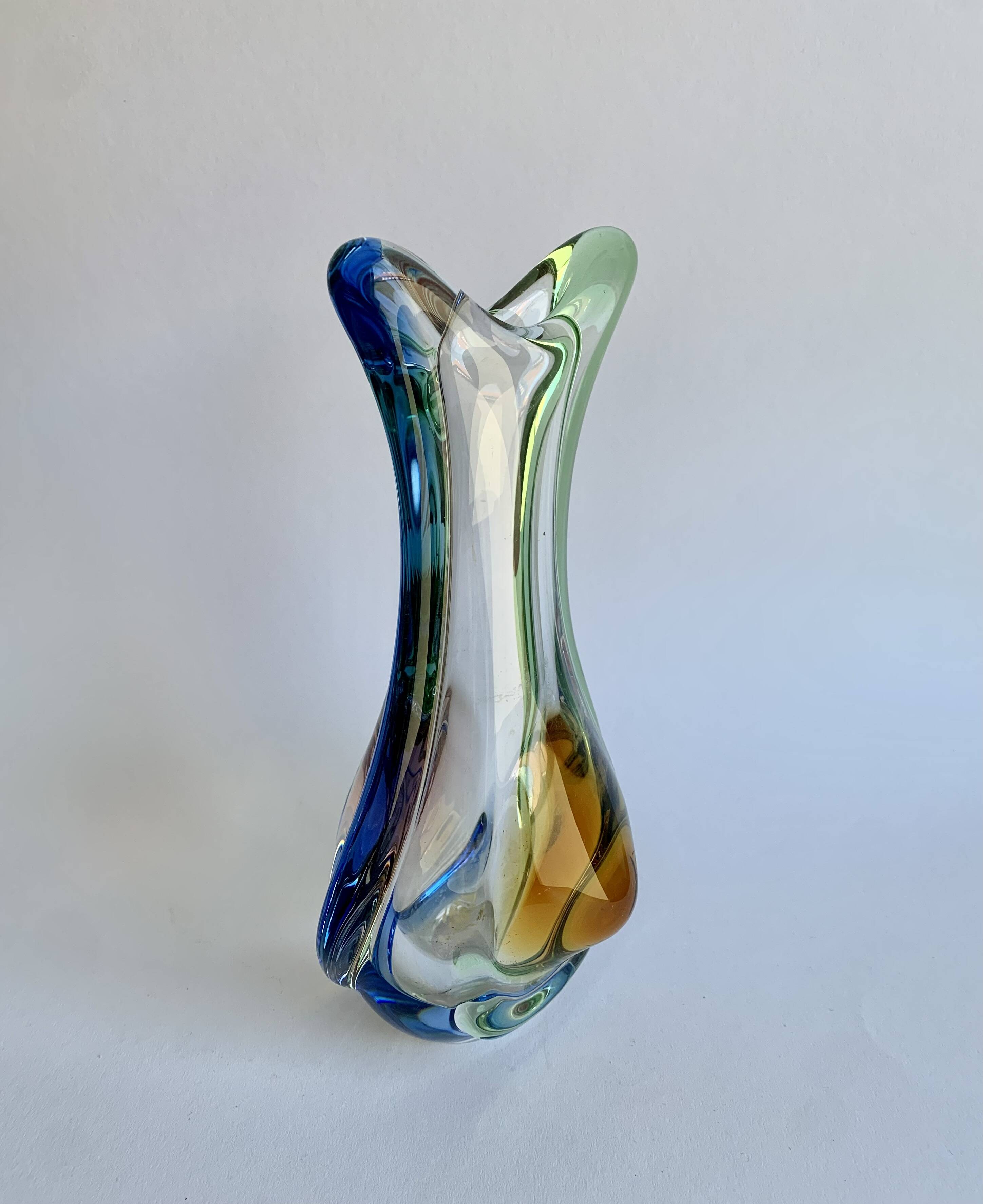 Vase par F. Zemek, verre d'art tchèque, Sklo Union, Tchécoslovaquie, années 1960