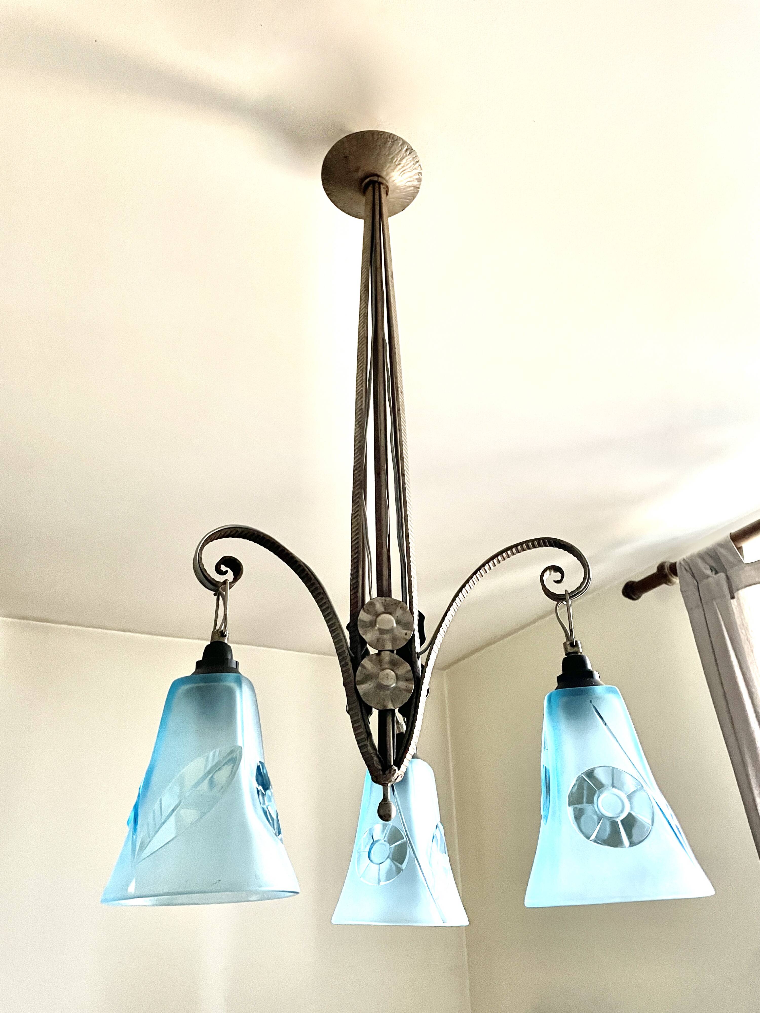 Lustre de style Art déco en verre bleu