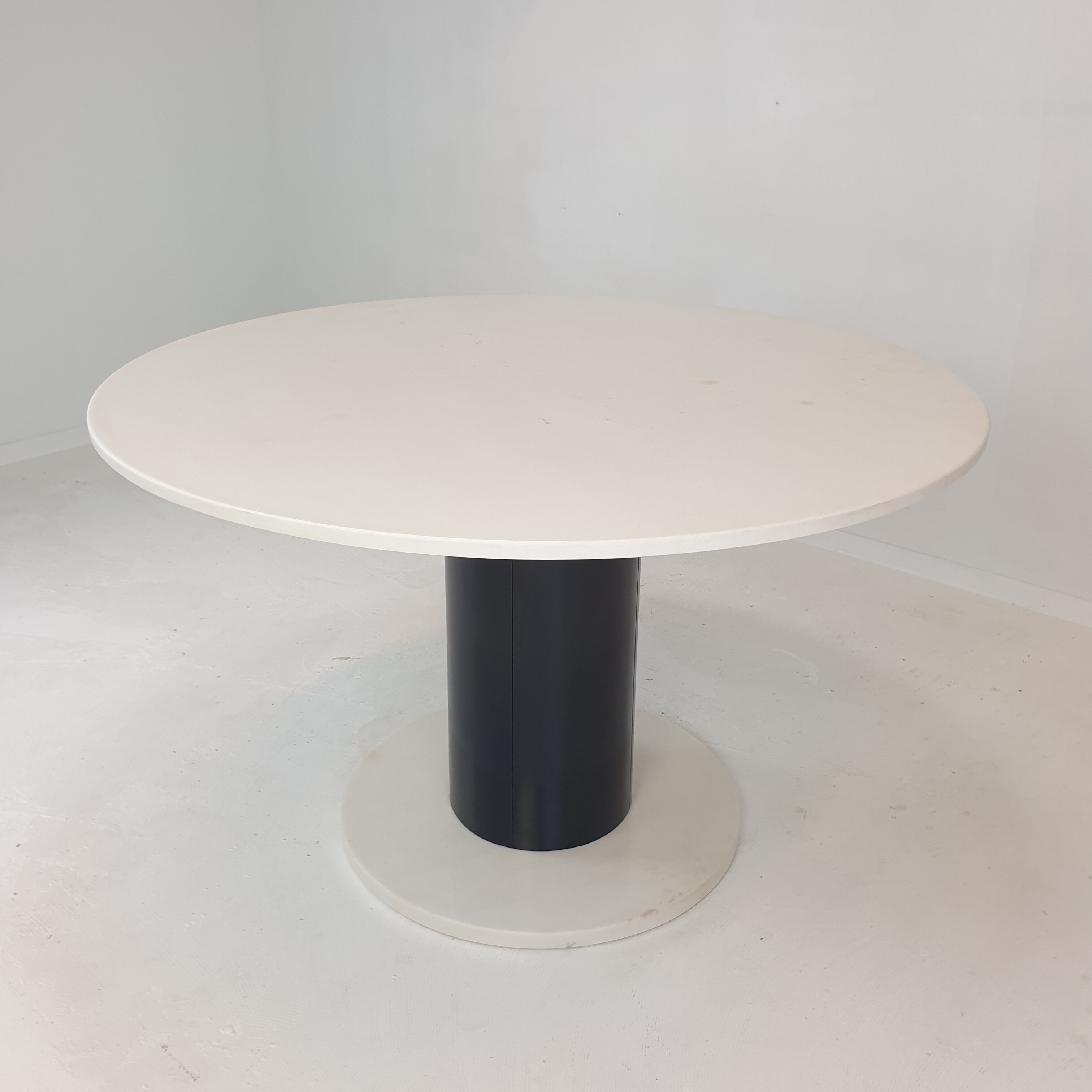 Round marble dining table, 1980's
