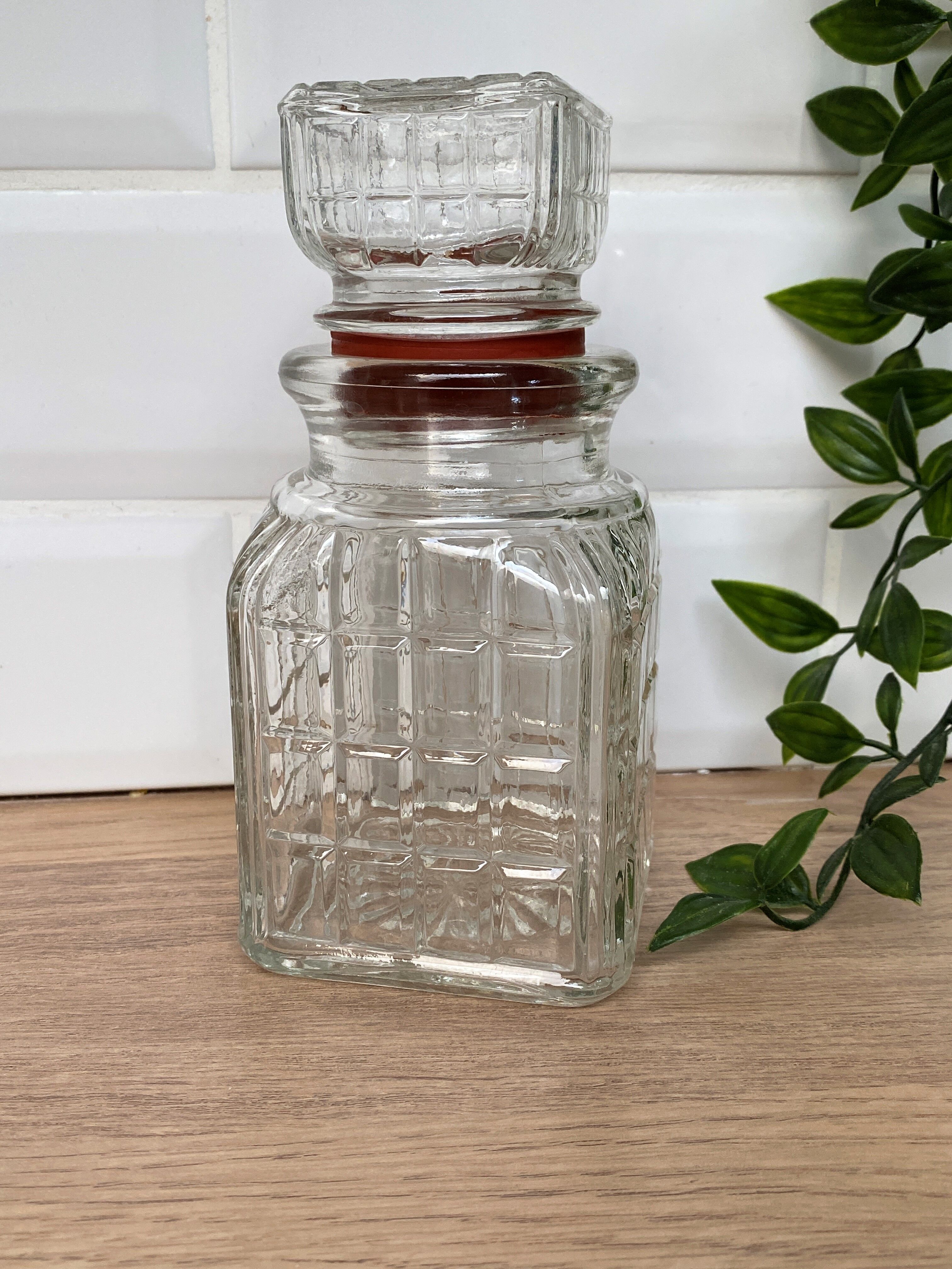 Glass jar