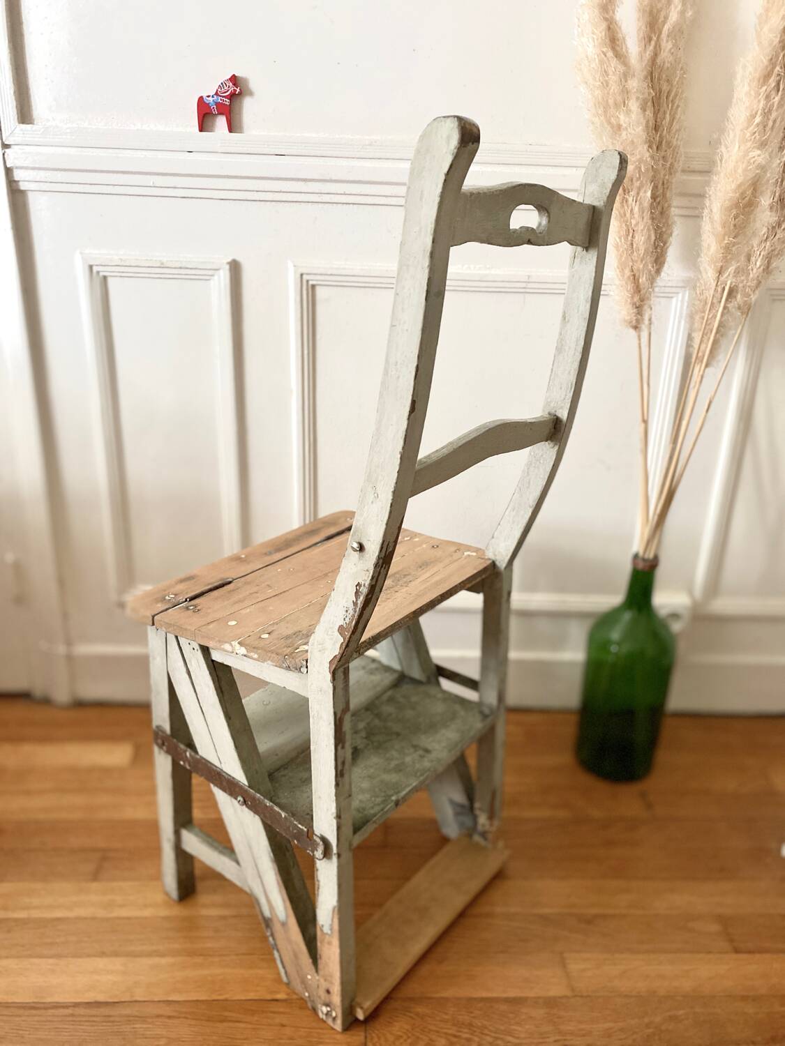 Transformable stepladder chair