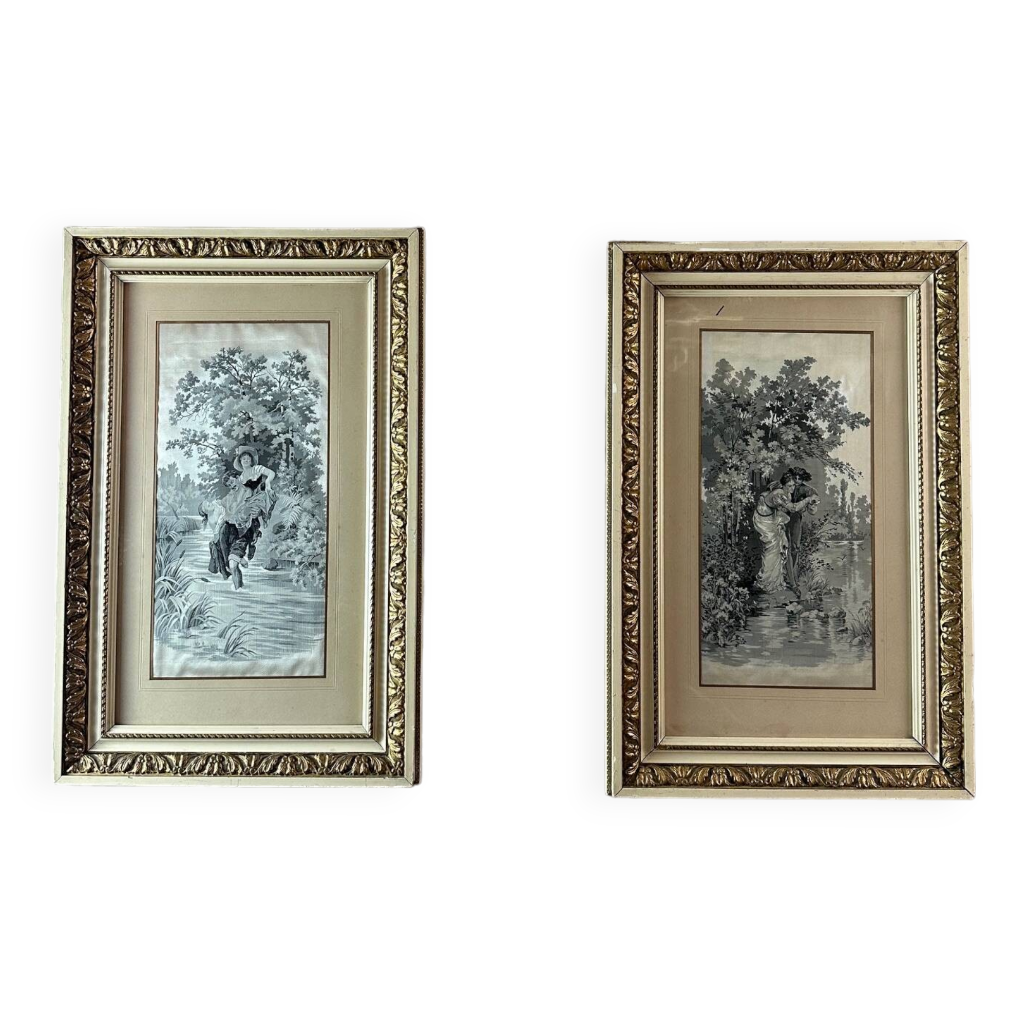 Paire de tableaux en soie