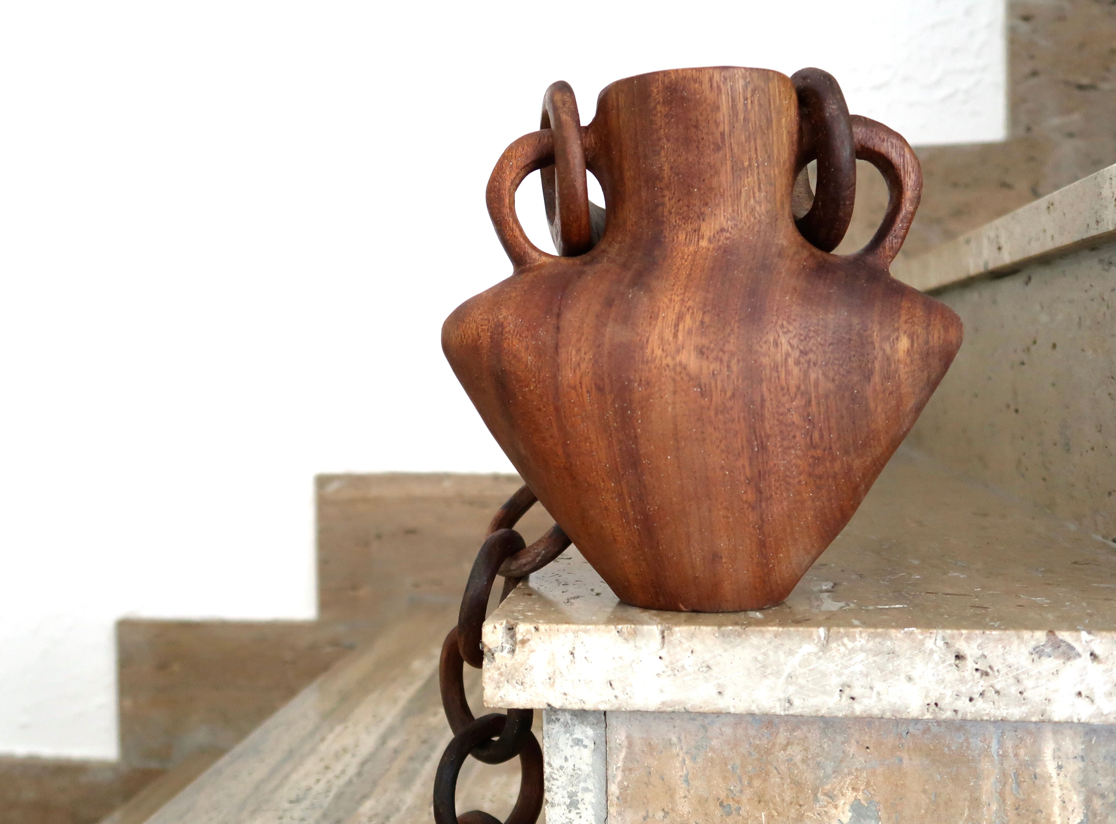 Vase à anses en bois années 50