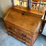 Secretary, sloped desk in walnut, 18th century ☐ 97.5 x 62 cm