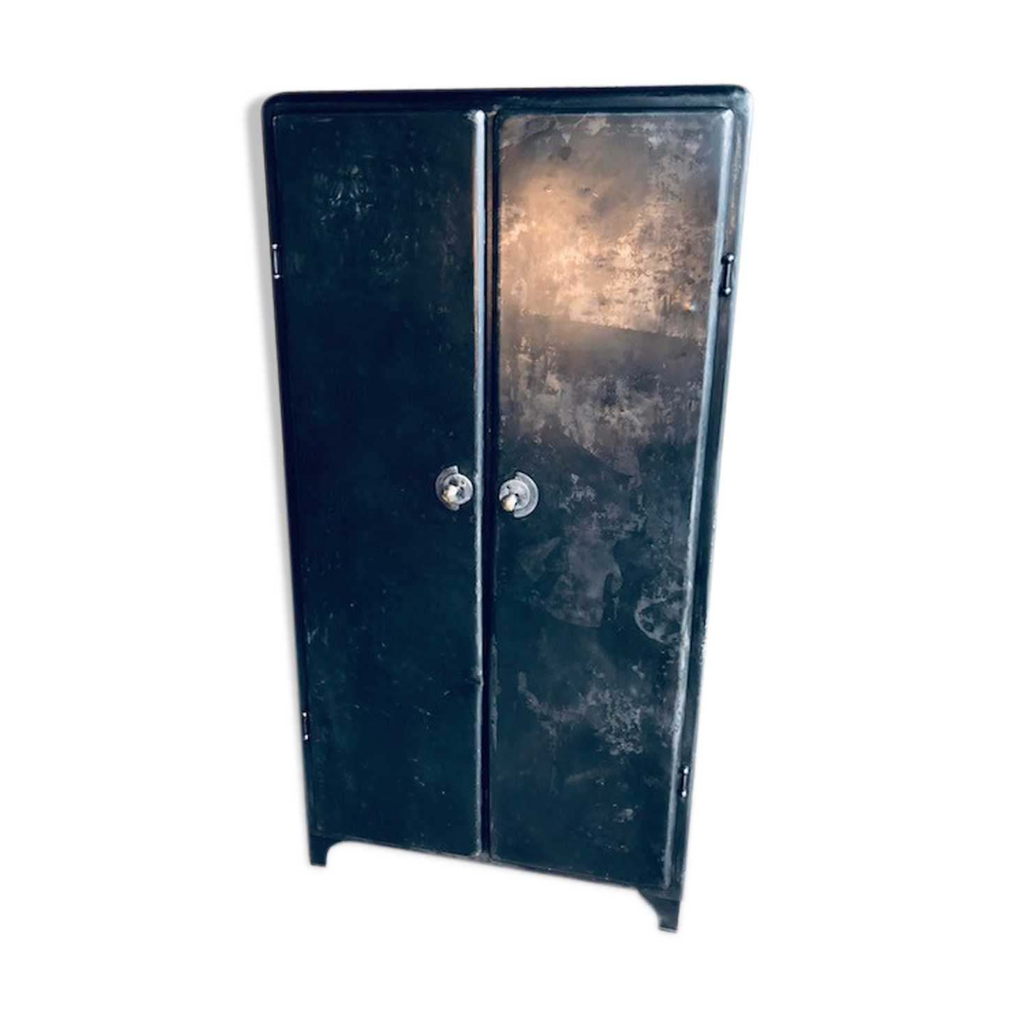 Fuchsia interior workshop cabinet