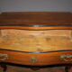 Commode galbée Louis XV en noyer blond XVIII
