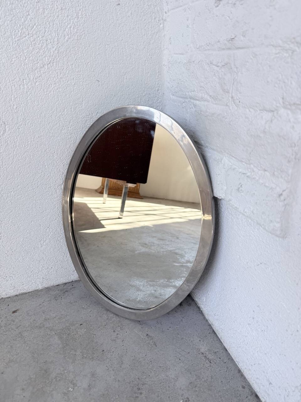 Miroir en métal argenté ovale 1950