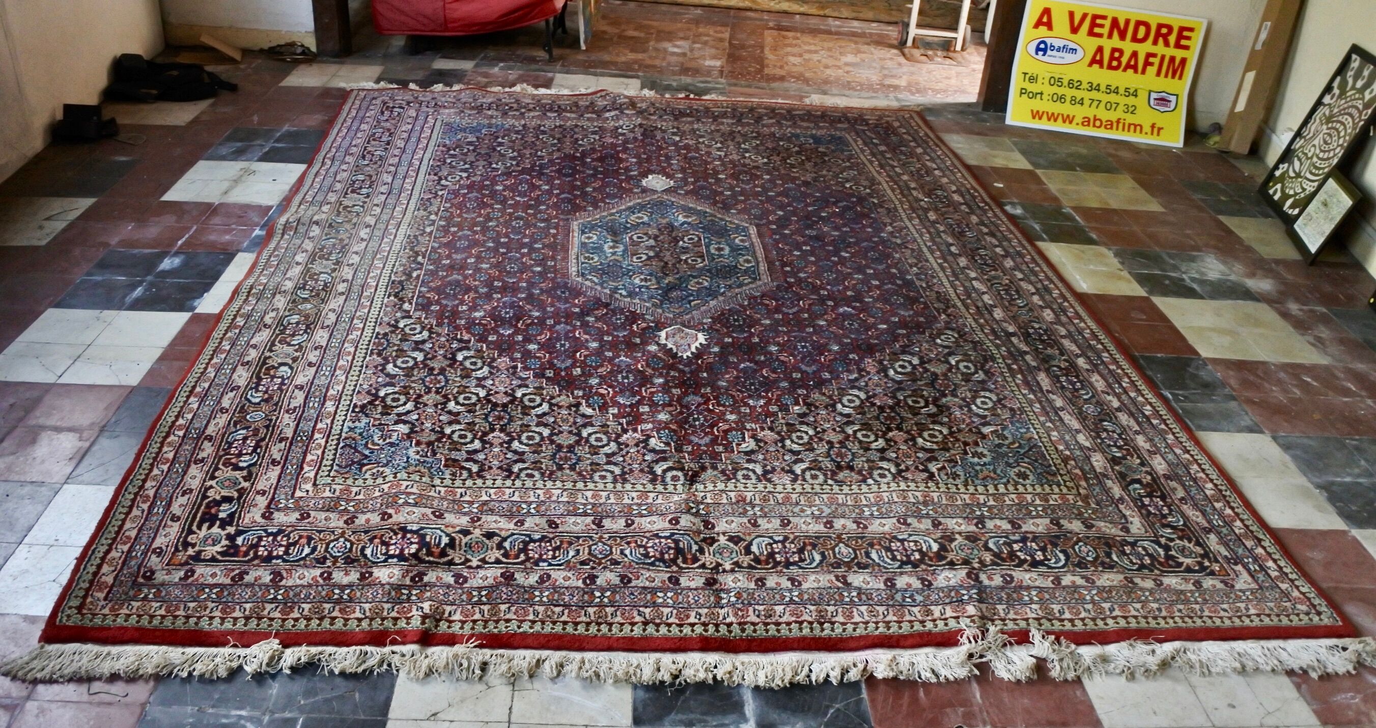 Hand-woven vintage indian rug 346x252cm