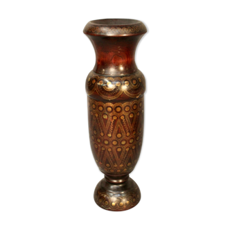 Vase en bois tourné incrustation laiton oriental