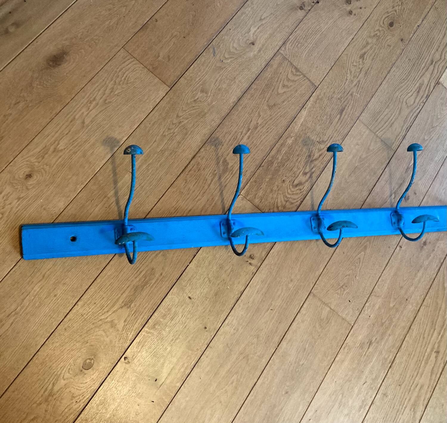 Wall-mounted coat rack with 7 hooks, length 191 cm