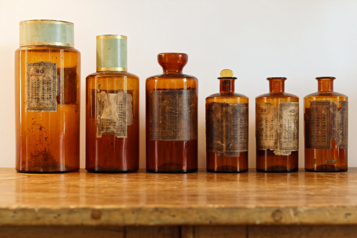 Set of 6 apothecary bottles, early twentieth century
