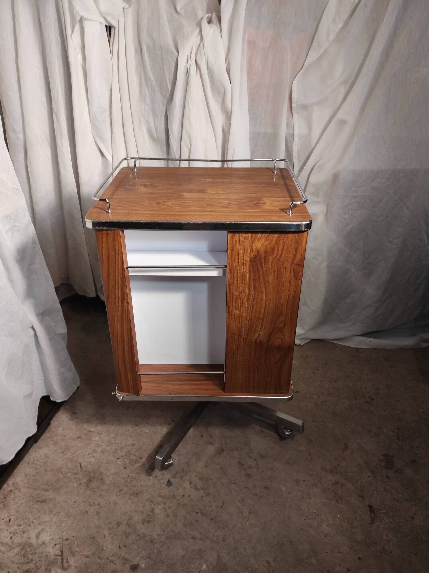Meuble de métier chevet d'hôpital, d'infirmière en formica