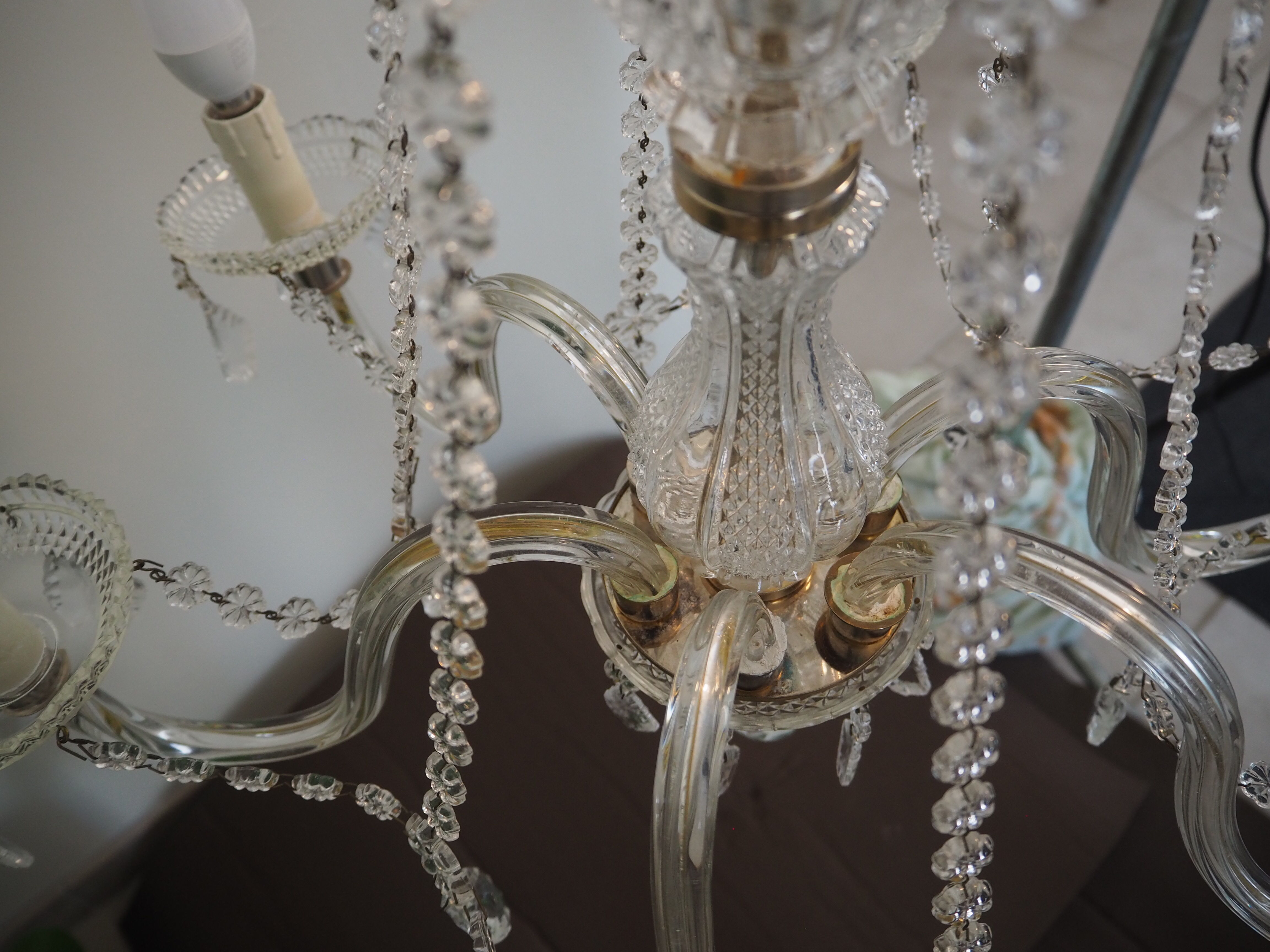 6-light chandelier with tassels
