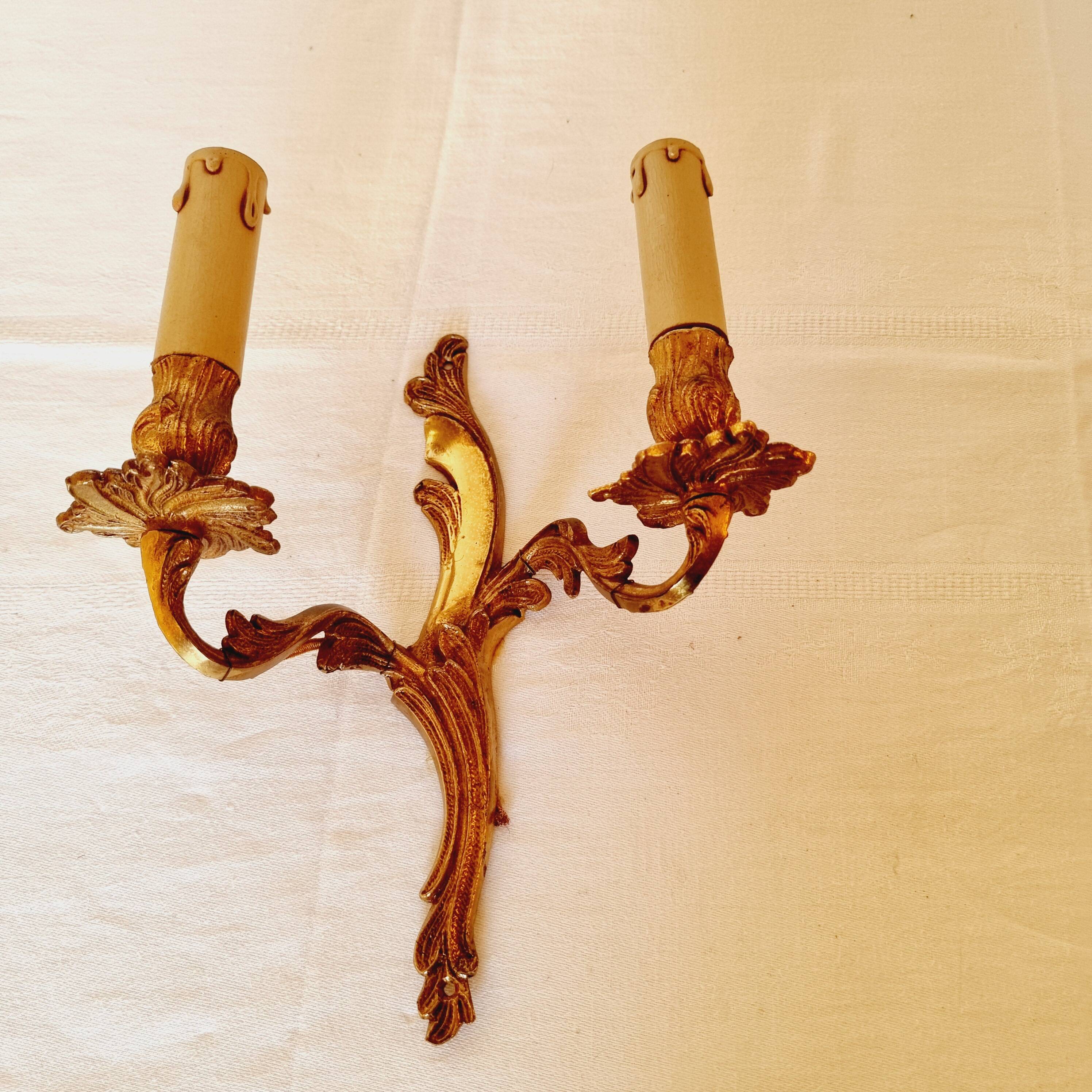 2 french bronze sconces from the beginning of the 20th century in louis xv rocaille style, electrical system