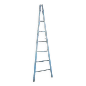 Wooden picking ladder