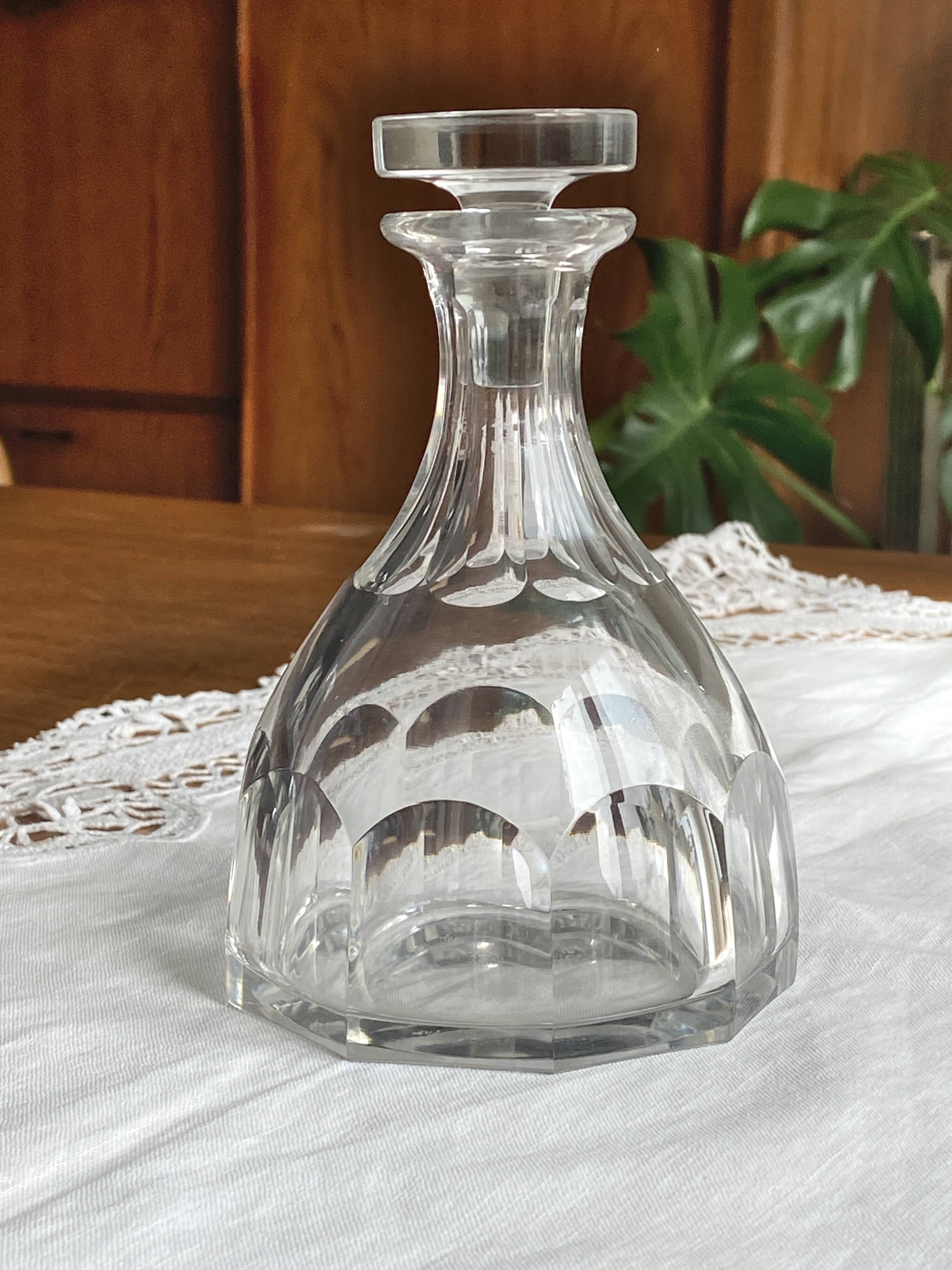 Cut glass liqueur carafe with flat sides, signed Baccarat.