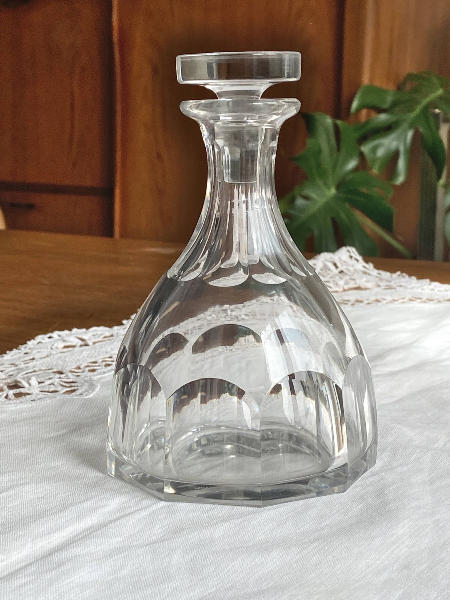 Cut glass liqueur carafe with flat sides, signed Baccarat.