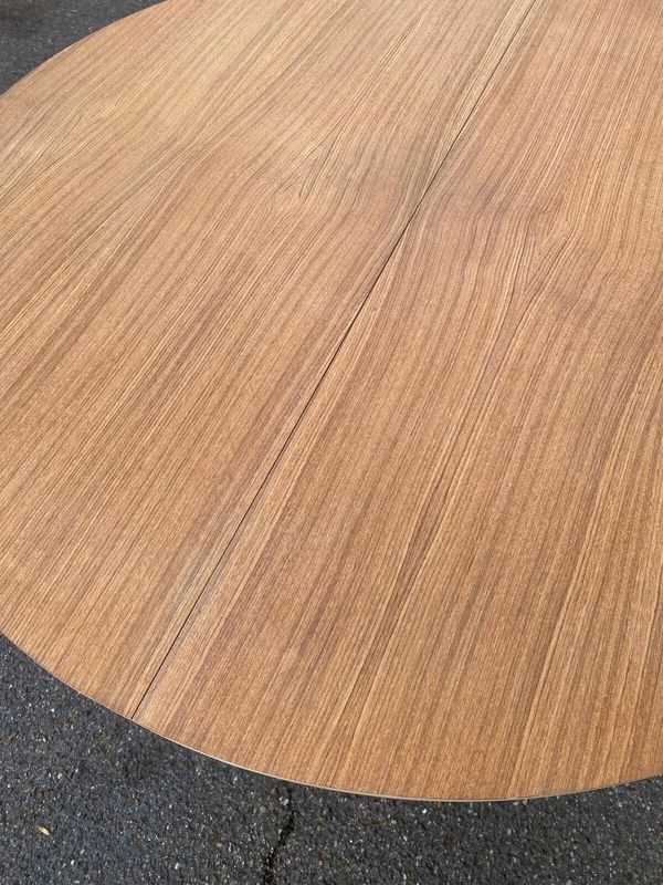 Table à manger scandinave ronde extensible rénovée en teck 1950