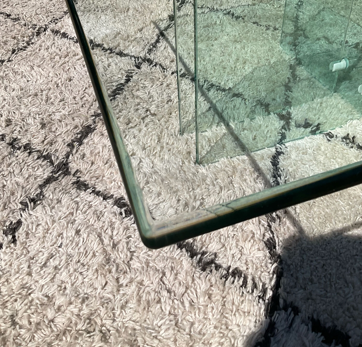 Low table design in tempered glass