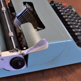 Typewriter Olivetti lettera 32