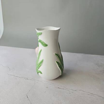 Vase in slipware with Arum flowers