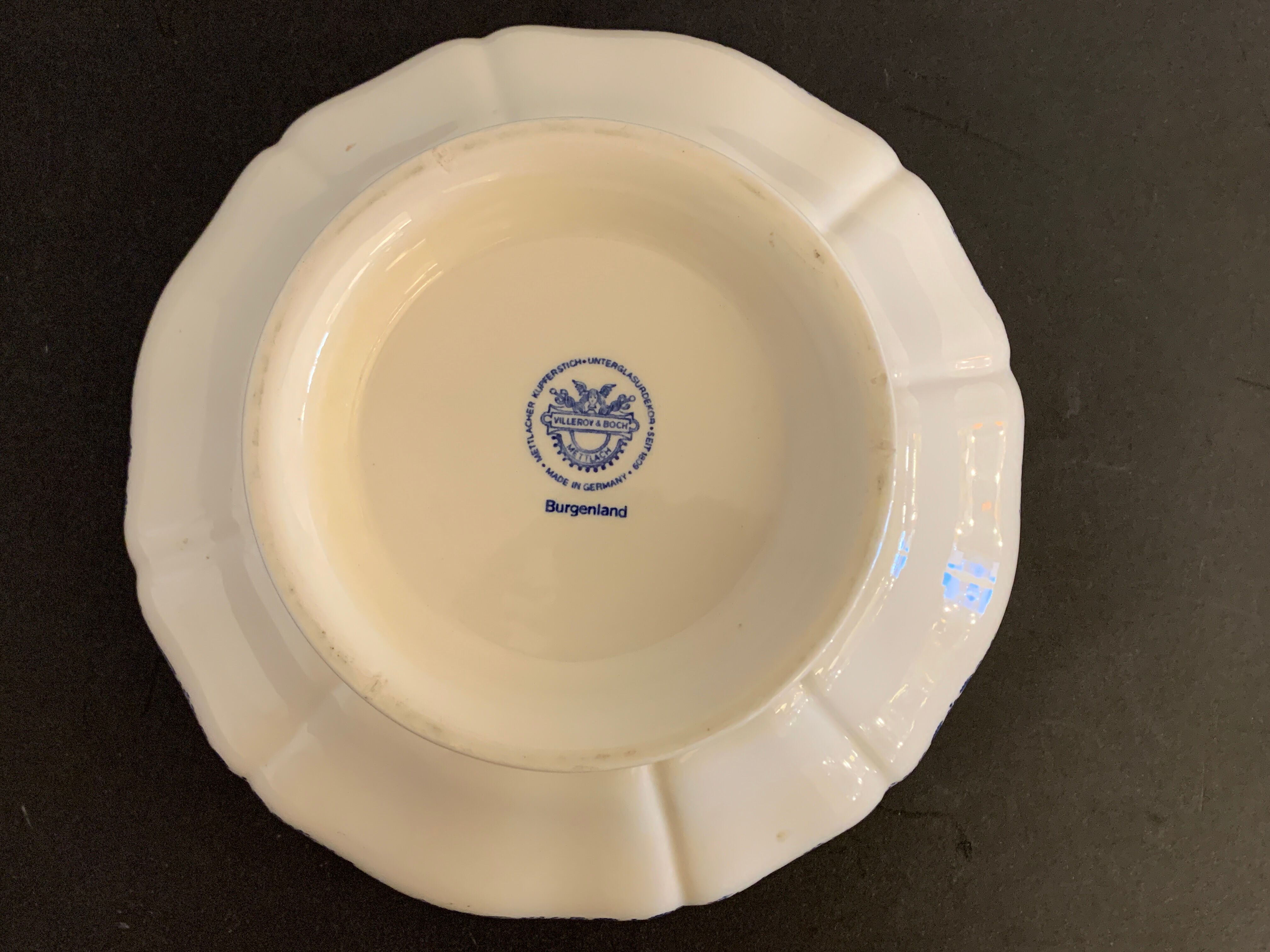 Salad bowl in blue and white earthenware, burgenland model of villeroy and boch